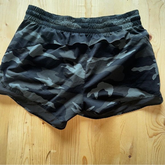Athleta Black Camo Athletic Shorts - Picture 3 of 5